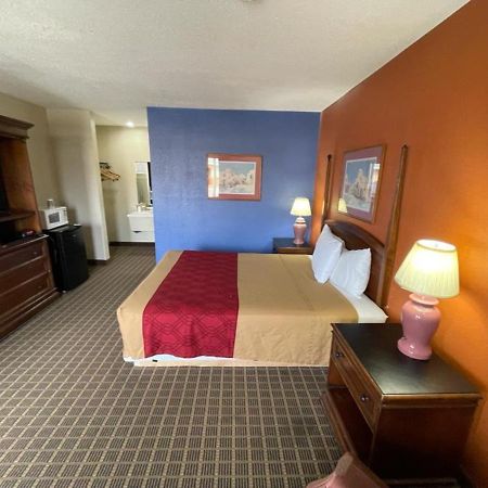 Knights Inn & Suites Emporia Dış mekan fotoğraf