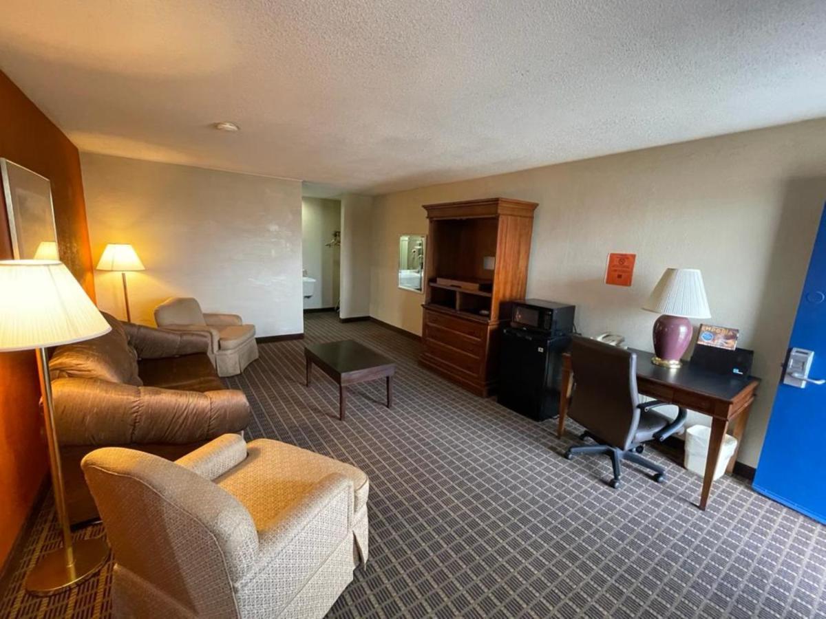 Knights Inn & Suites Emporia Dış mekan fotoğraf