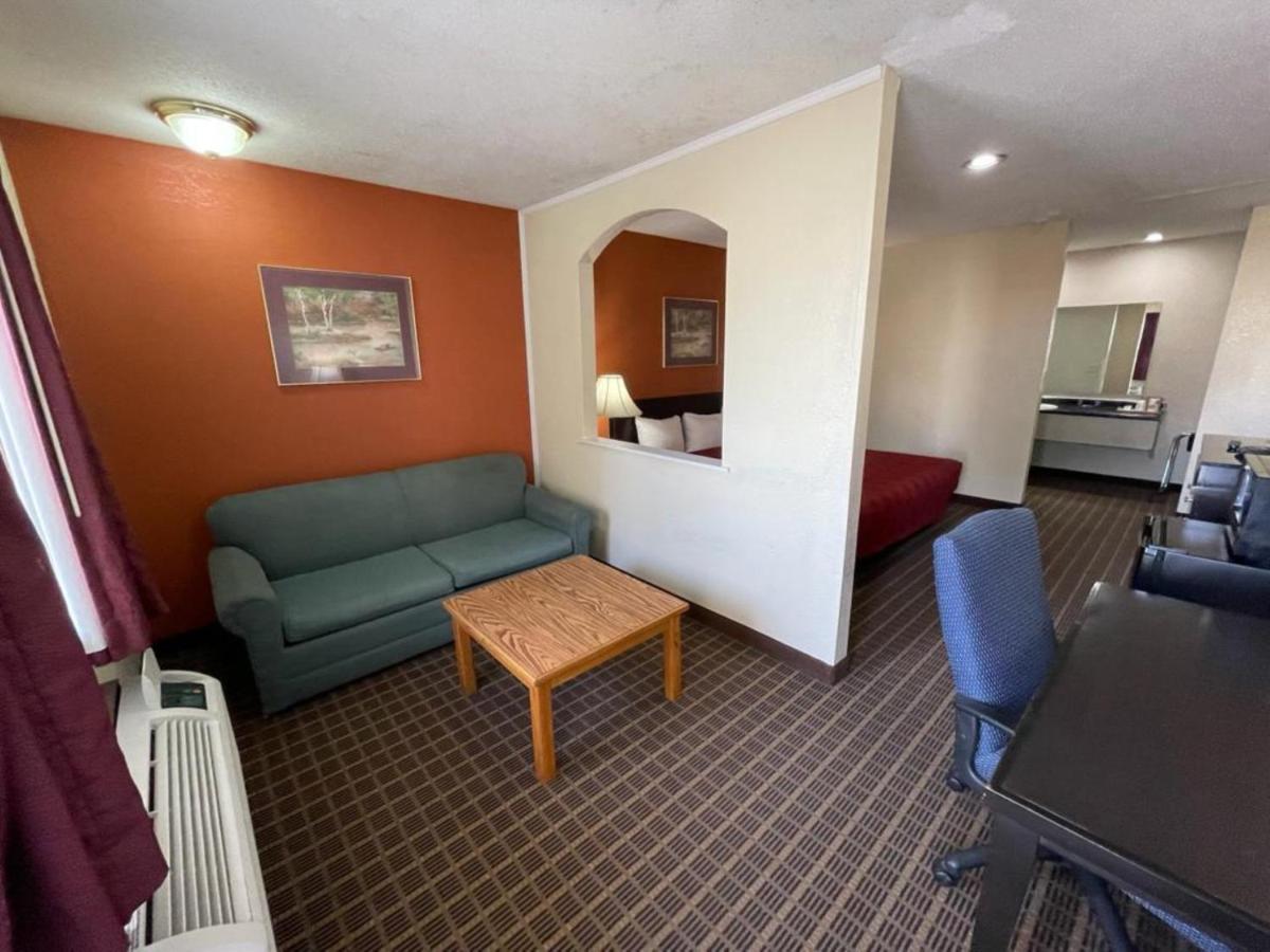 Knights Inn & Suites Emporia Dış mekan fotoğraf